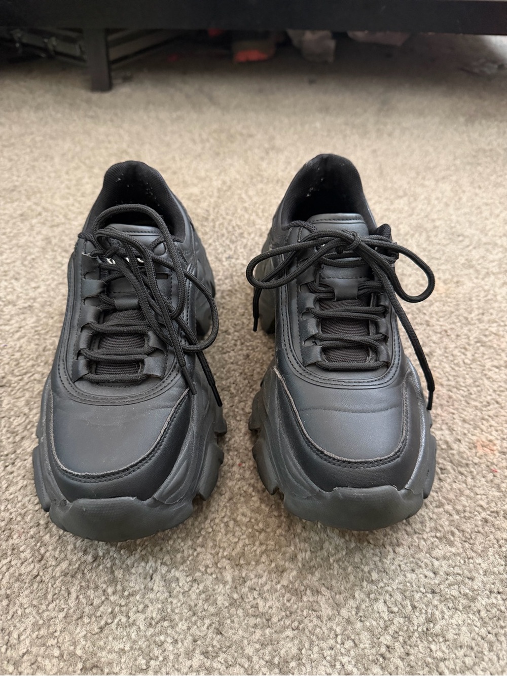 Chunky platform tennis shoe